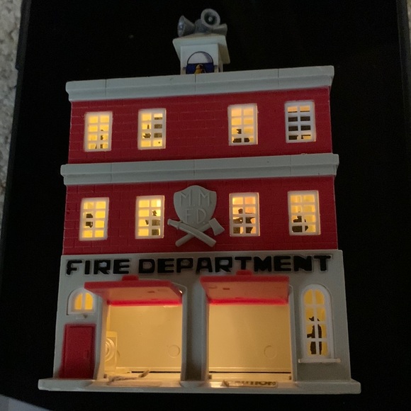Micro Machines Fire Department House Lewis Galoob 1989 MM FD MicroMachines Toy - Picture 4 of 11